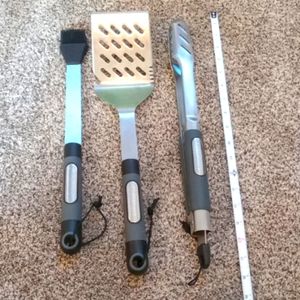 Cuisinart grilling set. Spatula, tongs and marinating brush.